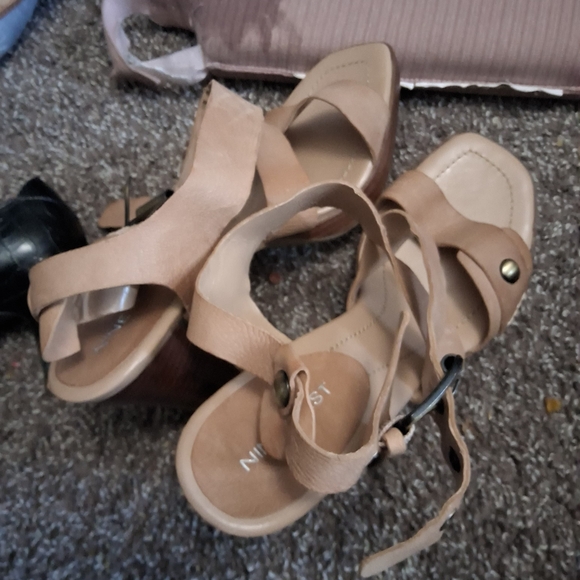 Nine West Tan Block Heel Sandals - Picture 8 of 11